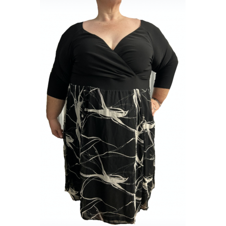 Size 22/24 - IGIGI Black & White Dress