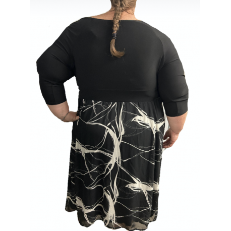 Size 22/24 - IGIGI Black & White Dress