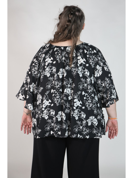 Torrid Black and White 3/4 Sleeve Size 28 Torrid Black and White 3/4 Sleeve Size 28