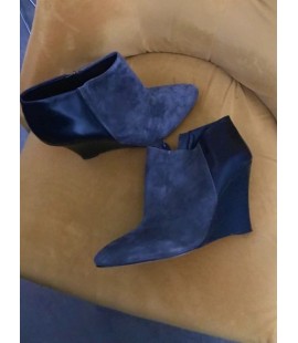 ANN TAYLOR GREY SUEDE BOOTIES
