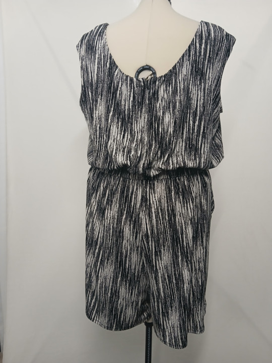Lane Bryant Black & White Romper Size 22/24 Lane Bryant Black & White Romper Size 22/24